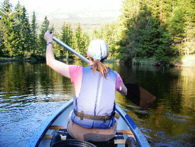 Lerne paddeln und ein Kanu zu steuern