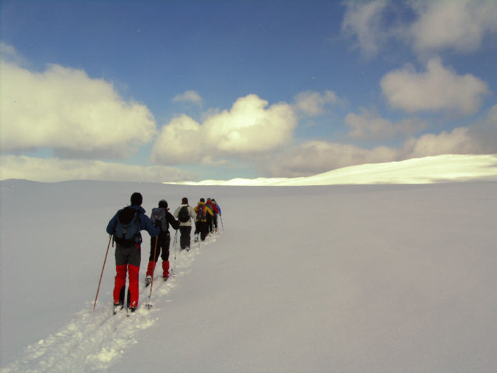 Zum Imingfjell-Touristheim mit Ausblick auf die Hardangervidda
